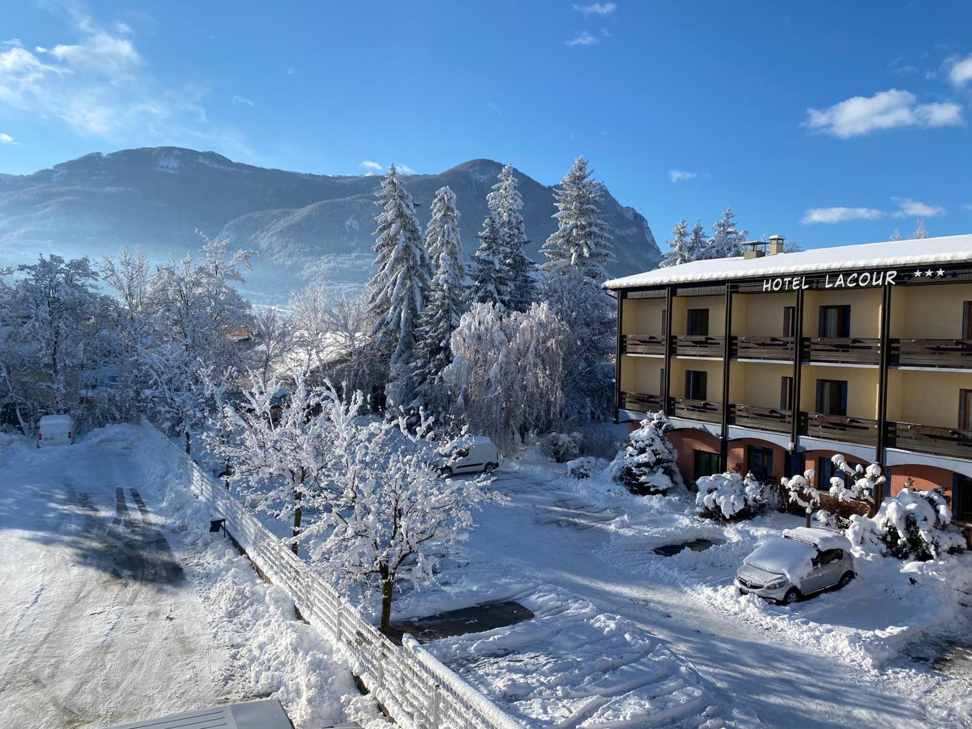 Hotel De La Gare Eygliers Esterno foto