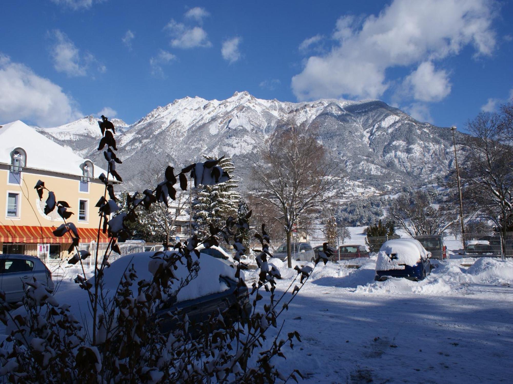 Hotel De La Gare Eygliers Esterno foto